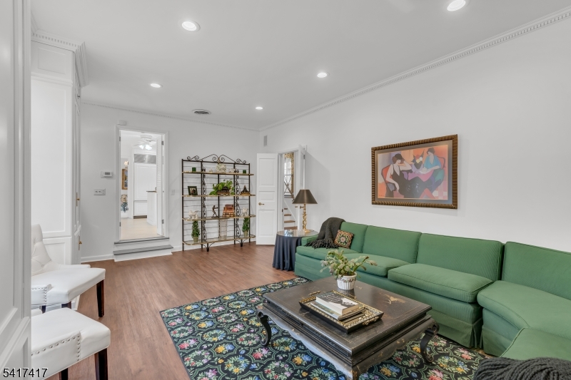 151 Kingwood Dr