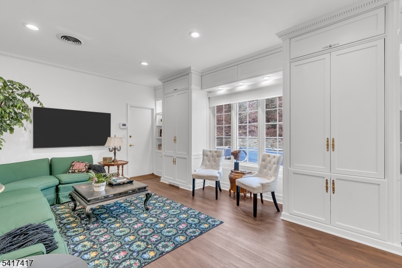 151 Kingwood Dr