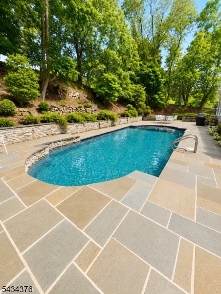 151 Kingwood Dr