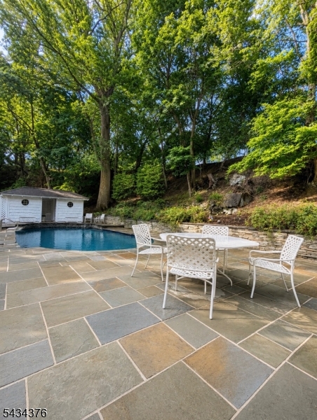 151 Kingwood Dr