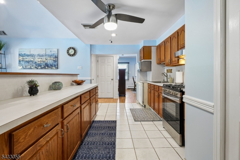 11 Lake Trail East