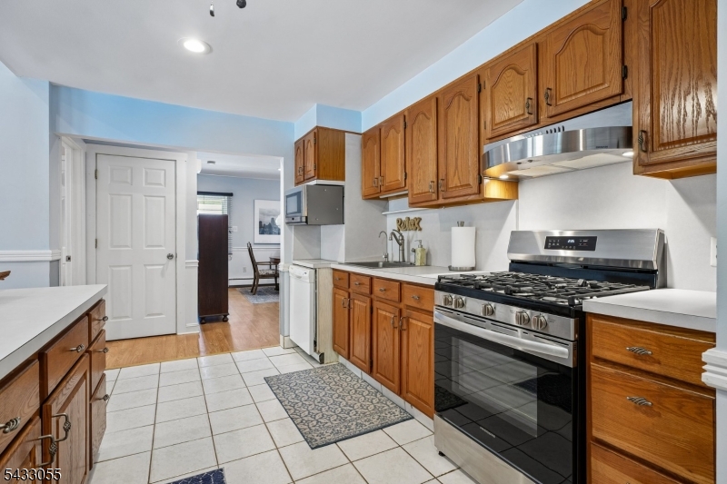 11 Lake Trail East