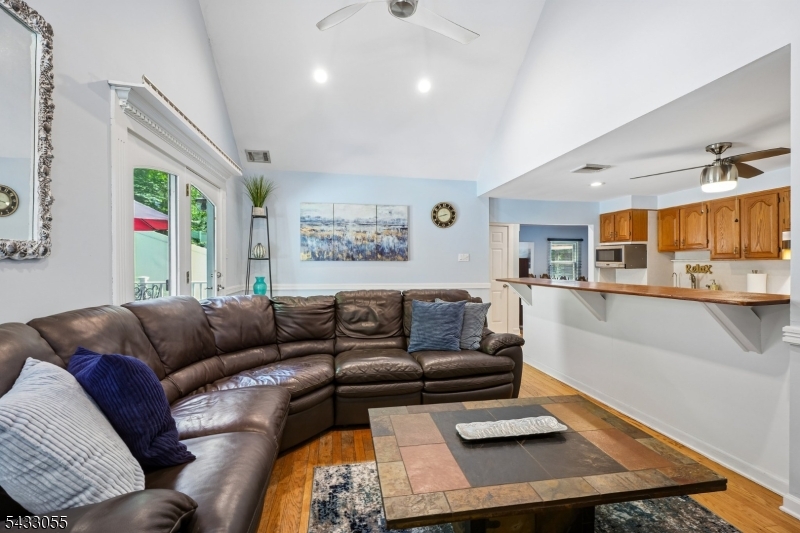 11 Lake Trail East