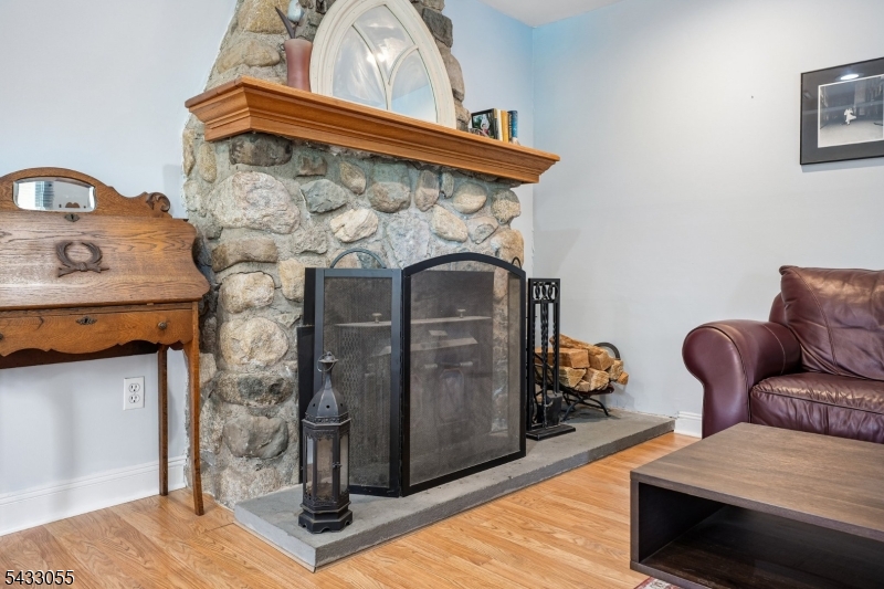 11 Lake Trail East