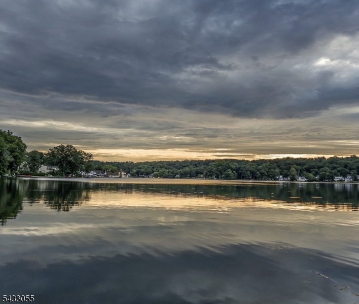 11 Lake Trail East