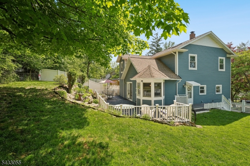 11 Lake Trail East