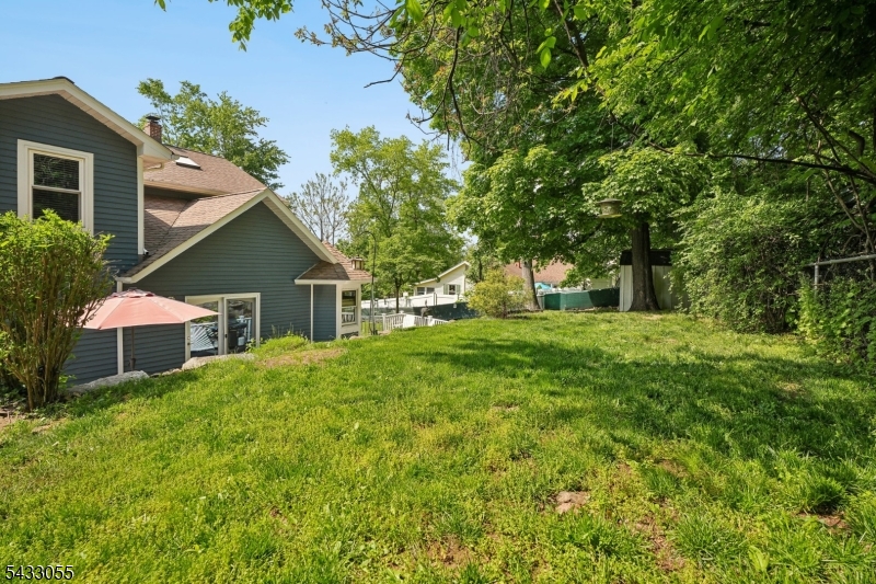 11 Lake Trail East
