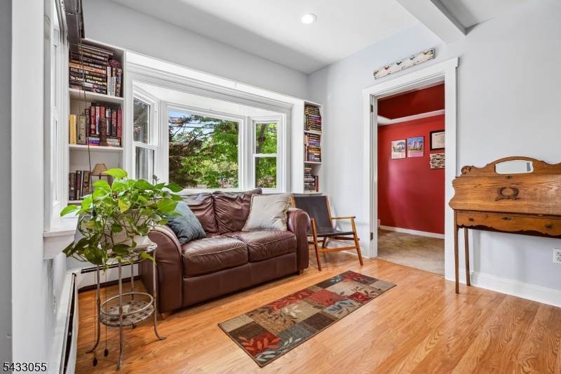 11 Lake Trail East