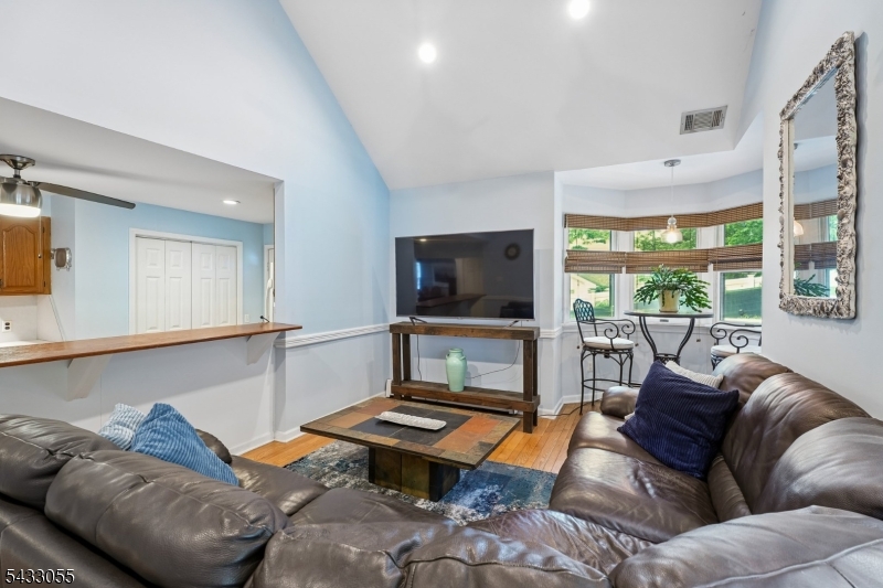 11 Lake Trail East