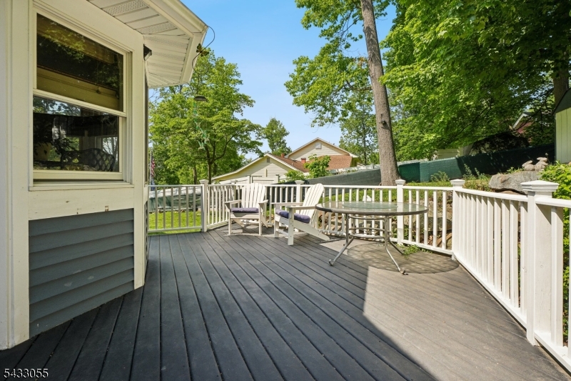 11 Lake Trail East
