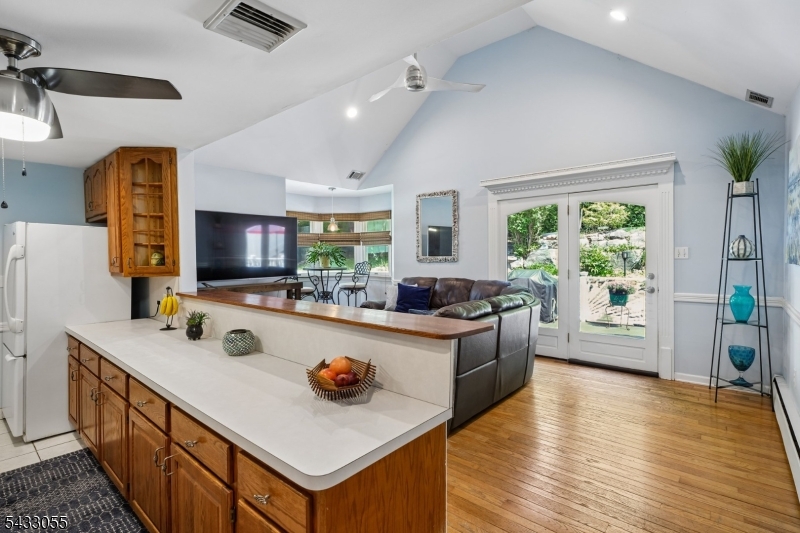 11 Lake Trail East