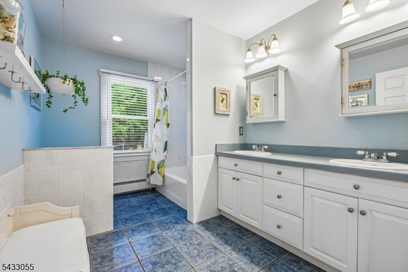 11 Lake Trail East