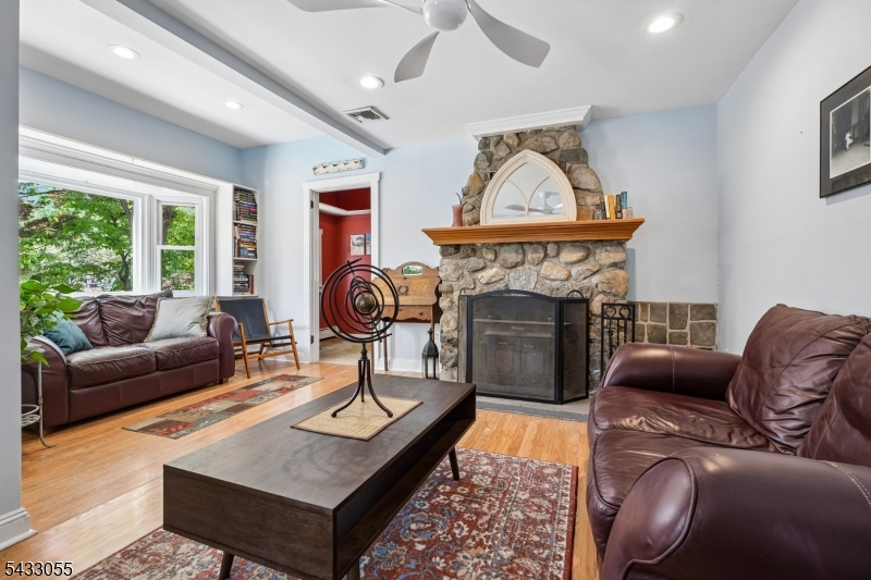 11 Lake Trail East