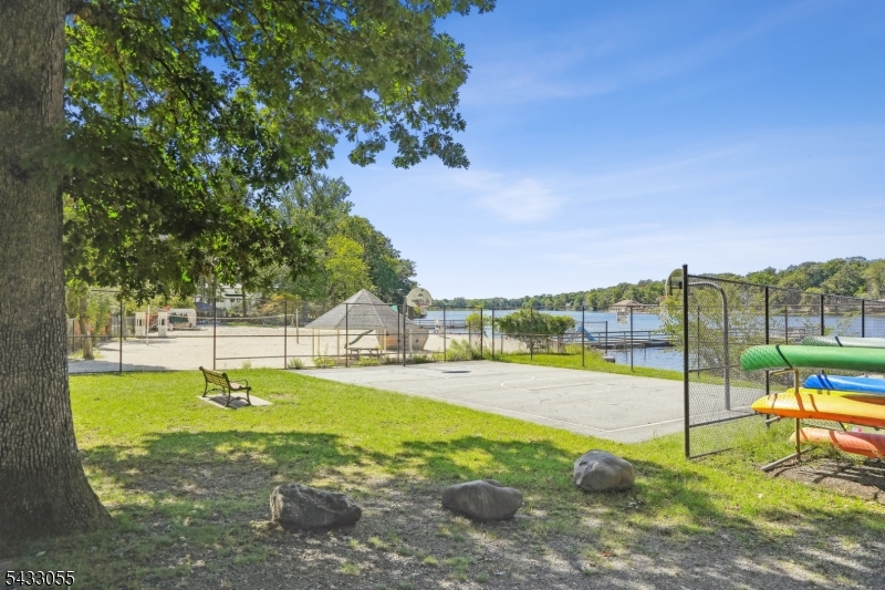 11 Lake Trail East