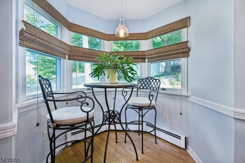 11 Lake Trail East