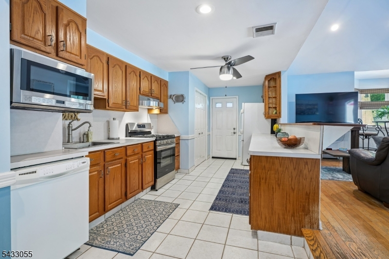 11 Lake Trail East