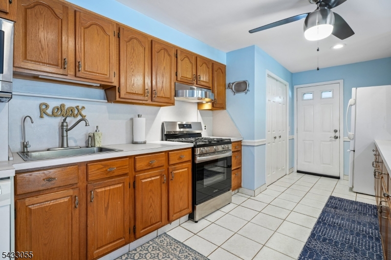 11 Lake Trail East
