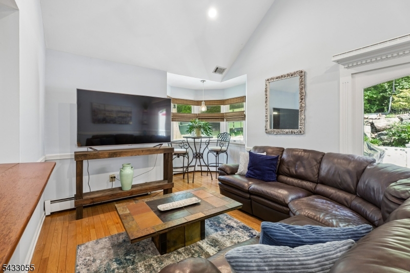 11 Lake Trail East