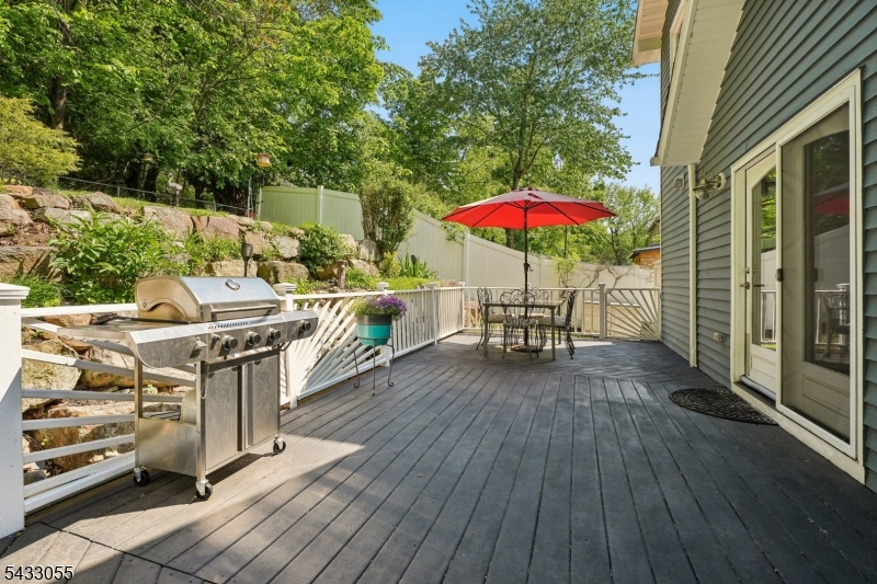 11 Lake Trail East
