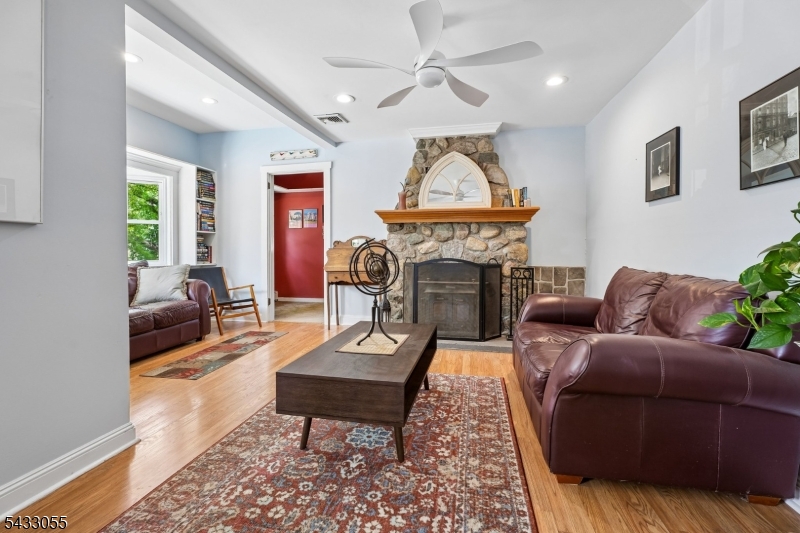 11 Lake Trail East