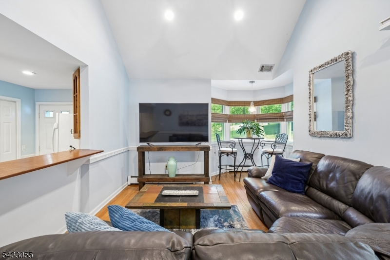 11 Lake Trail East