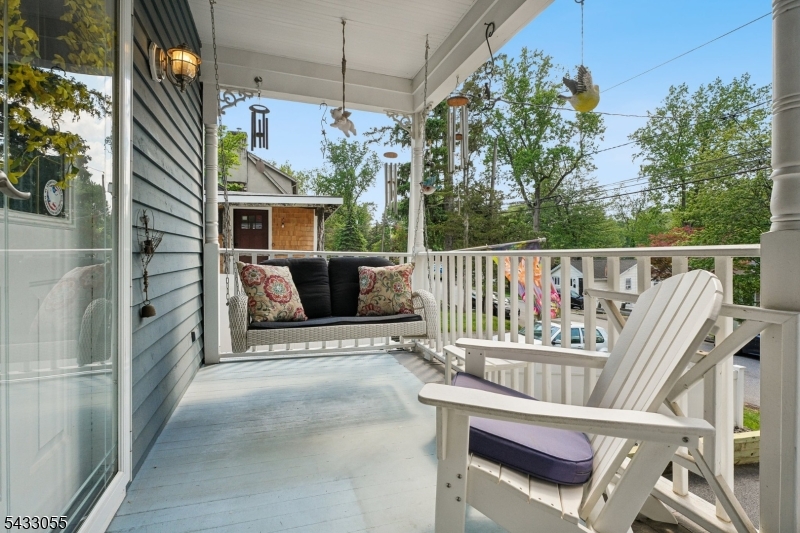 11 Lake Trail East
