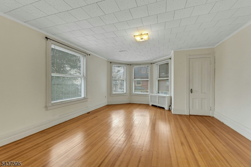 16 N Mountain Ave