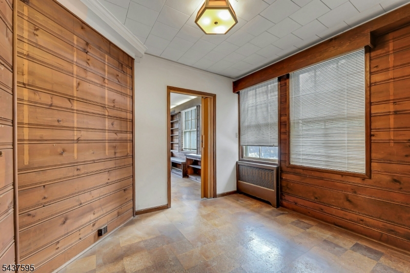 16 N Mountain Ave