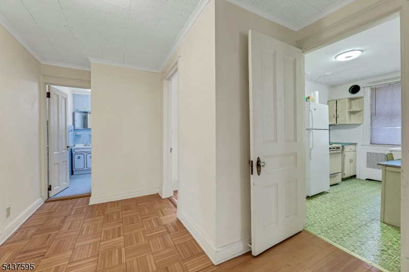 16 N Mountain Ave