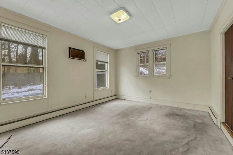 16 N Mountain Ave