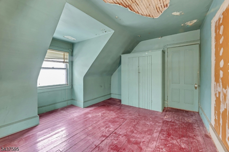 16 N Mountain Ave