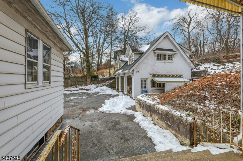 16 N Mountain Ave