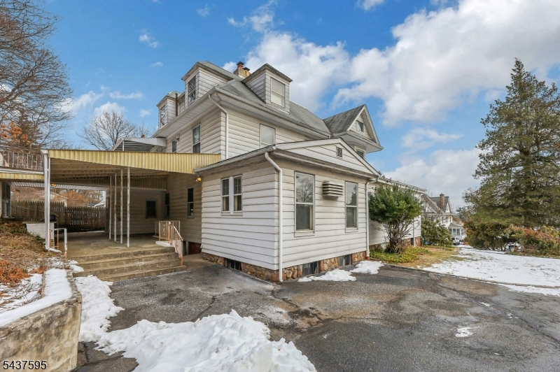 16 N Mountain Ave