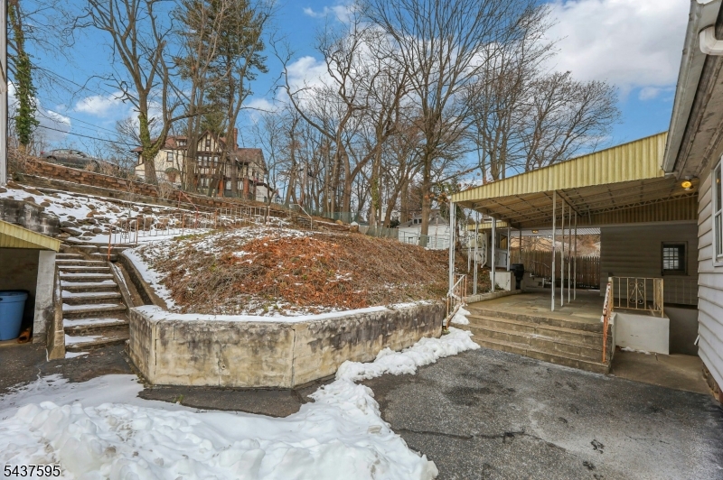 16 N Mountain Ave