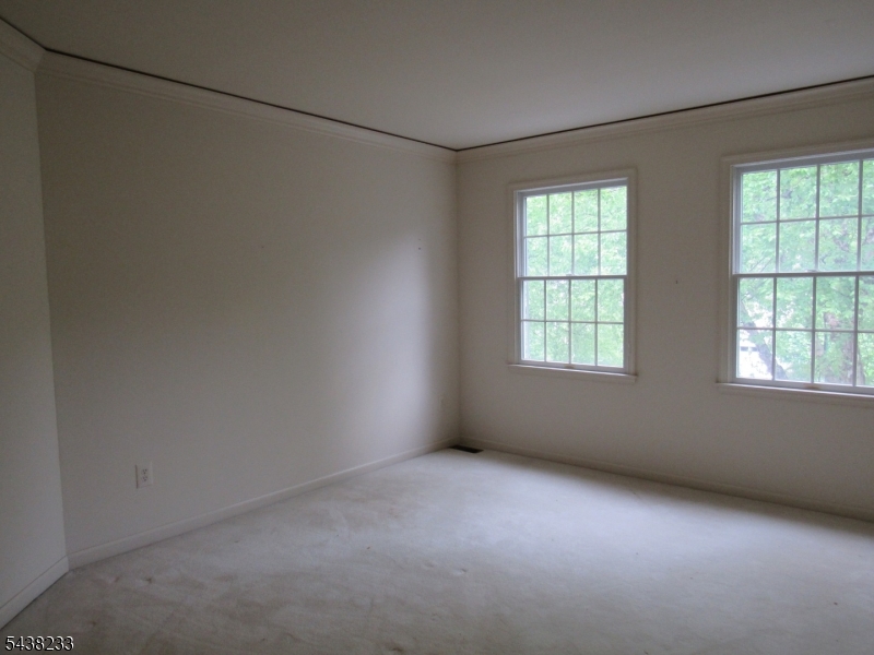 26 Bethpage Dr