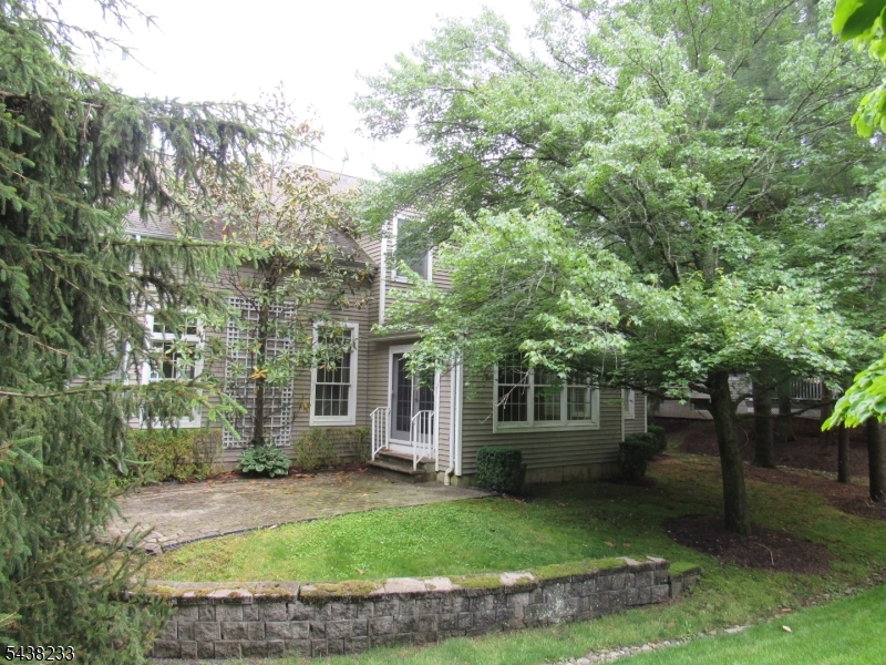 26 Bethpage Dr