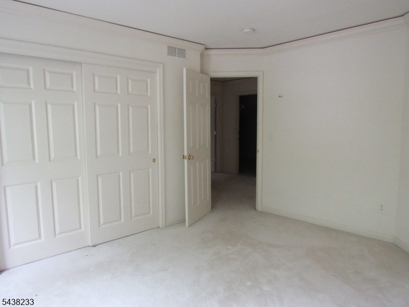 26 Bethpage Dr