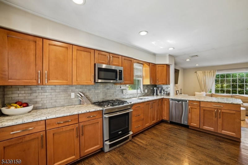 74 Minnehaha Blvd