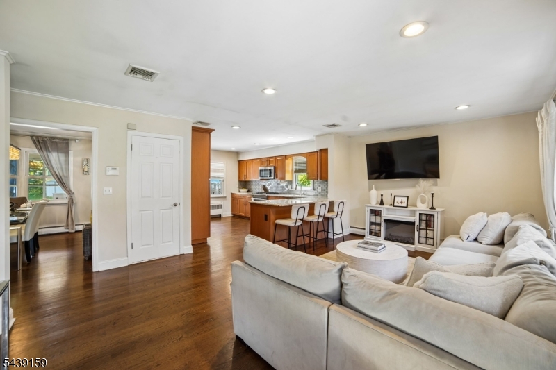 74 Minnehaha Blvd
