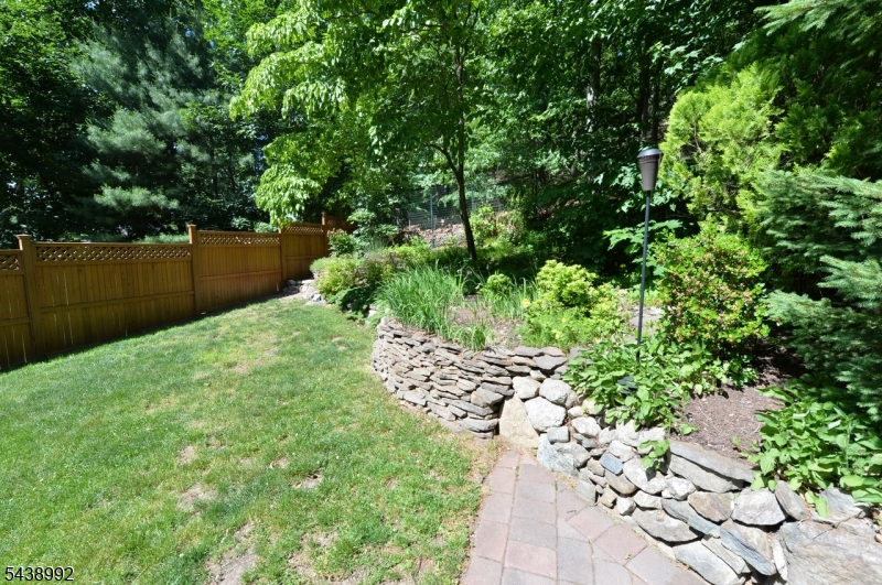 30 Knolls Rd