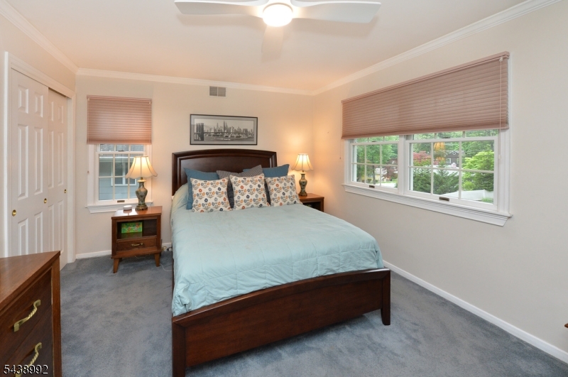 30 Knolls Rd