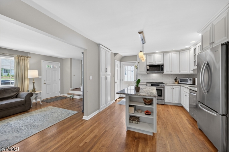 109 Carlson Pkwy