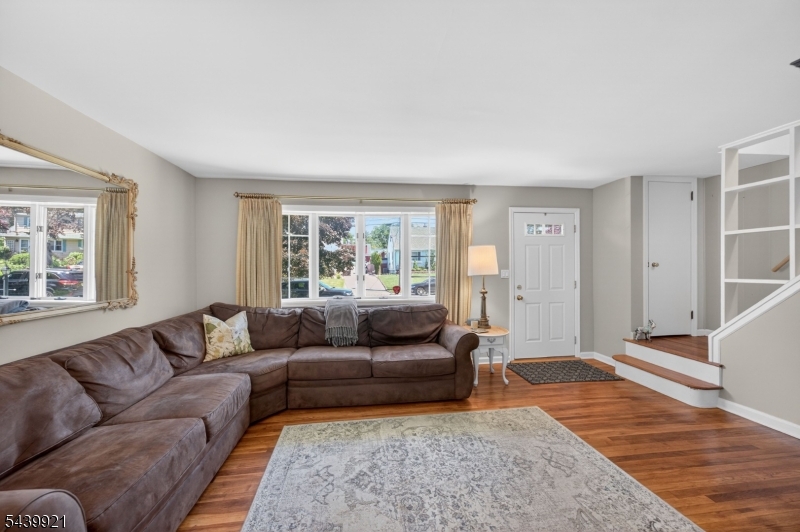 109 Carlson Pkwy