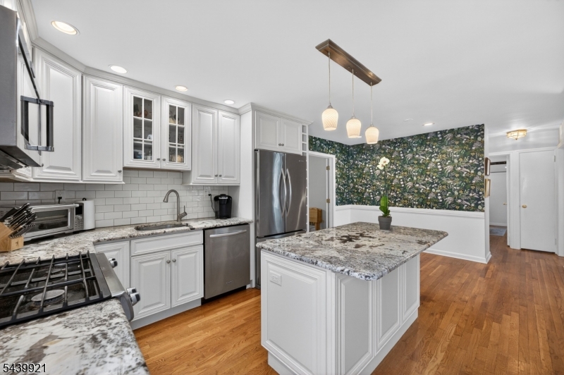 109 Carlson Pkwy