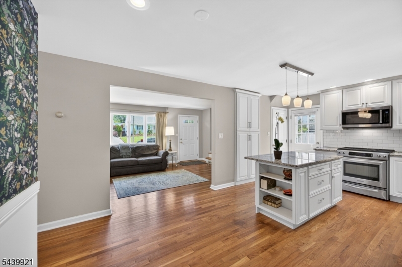 109 Carlson Pkwy