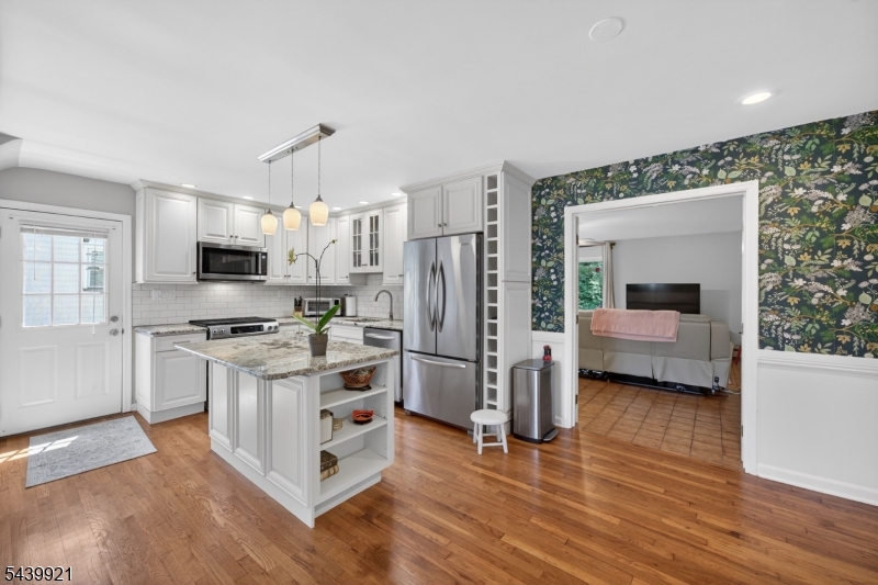 109 Carlson Pkwy