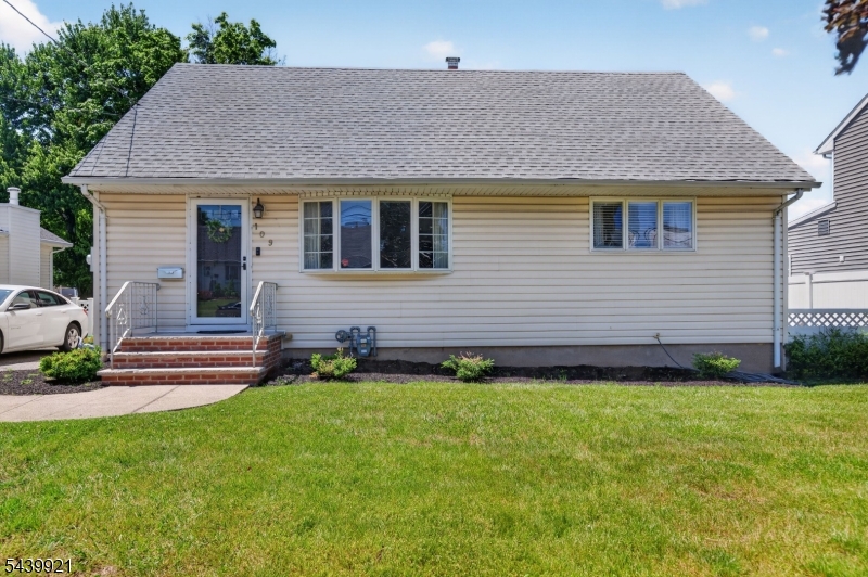 109 Carlson Pkwy