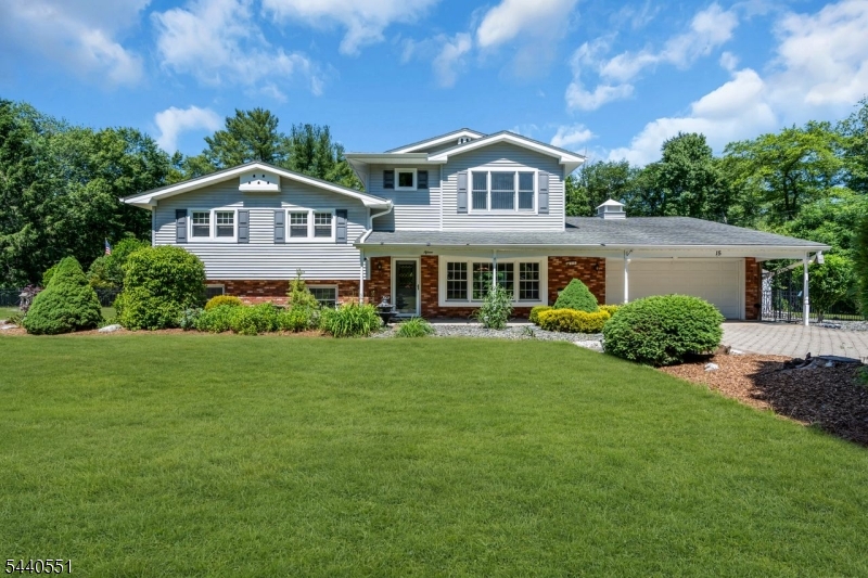 15 Timber Ln