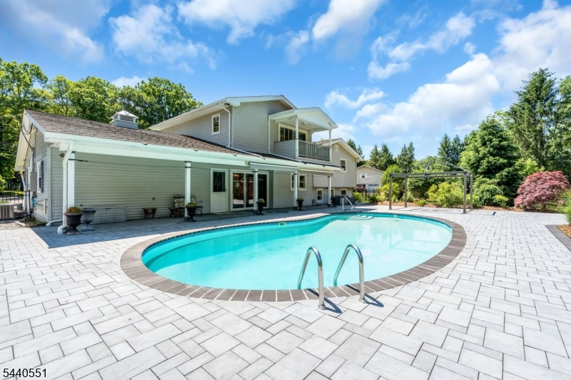 15 Timber Ln