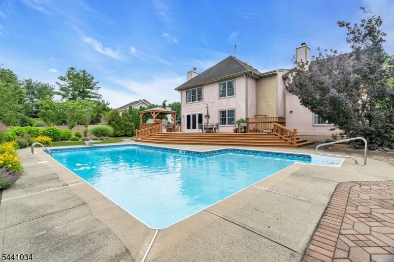 115 Sturbridge Cir